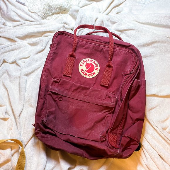 Fjallraven Handbags - euc Fjallraven backpack